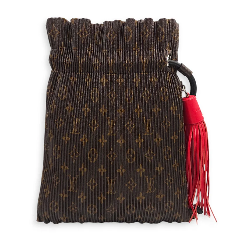 Elegant And On-Sale Evening Bags Pleated Explorer Brown Shoulder Bag in Monogram Coated Canvas, Silver hardware Elegant Purses At Clearance Prices Elegant And On-Sale Evening Bags Pleated Explorer Brown Shoulder Bag in Monogram Coated Canvas, Silver hardware Elegant Purses At Clearance Prices