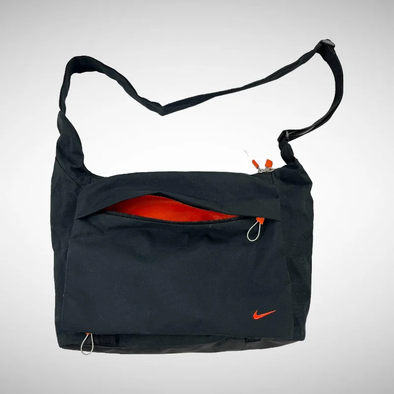 Nike Nylon Shoulderbag (2000s) Don't Miss Out – Shop Fashionable Bags At Special Rates Nike Nylon Shoulderbag (2000s) Don't Miss Out – Shop Fashionable Bags At Special Rates