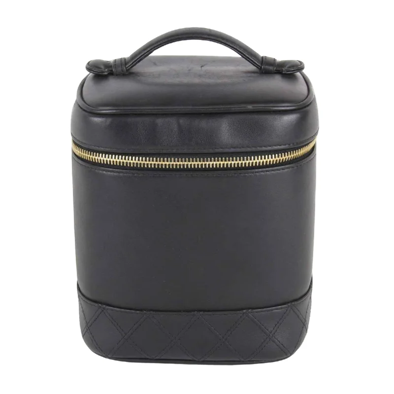Chanel Vanity Leather Clutch Bag (Pre-Owned) Fashionable Handbags At Must-Have Prices Chanel Vanity Leather Clutch Bag (Pre-Owned) Fashionable Handbags At Must-Have Prices