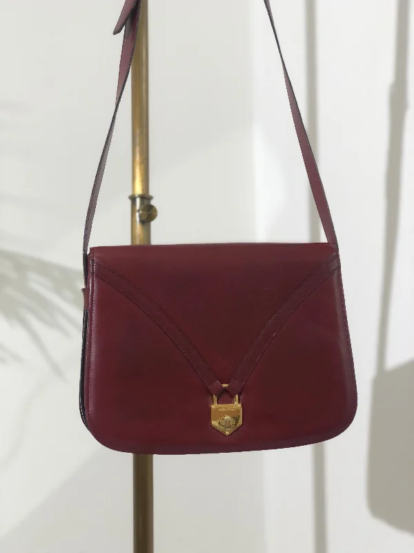 CELINE Turn Lock Cadena Leather Crossbody Shoulder bag Bordeaux Vintage yrru3h Grab Stylish Bags Before They're Gone CELINE Turn Lock Cadena Leather Crossbody Shoulder bag Bordeaux Vintage yrru3h Grab Stylish Bags Before They're Gone