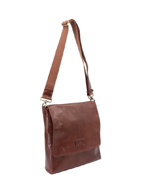 R Roncato Unisex Leather Shoulder Bag, Made in Italy, Elegant and Functional Design Designer-Inspired Bags At Reduced Prices R Roncato Unisex Leather Shoulder Bag, Made in Italy, Elegant and Functional Design Designer-Inspired Bags At Reduced Prices